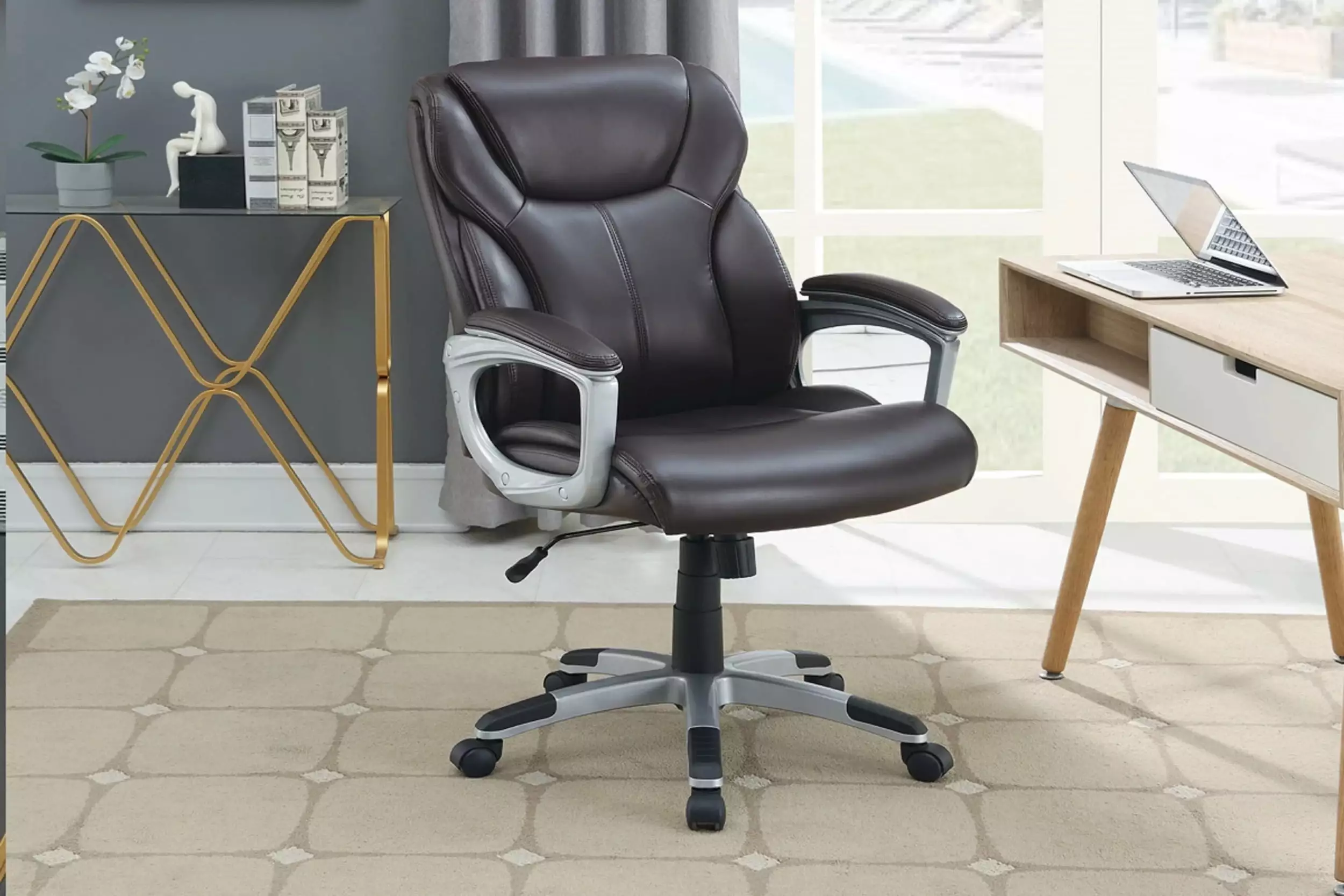 1pc Brown Executive Office Chair Cushioned Headrest and Lumbar Support unknown